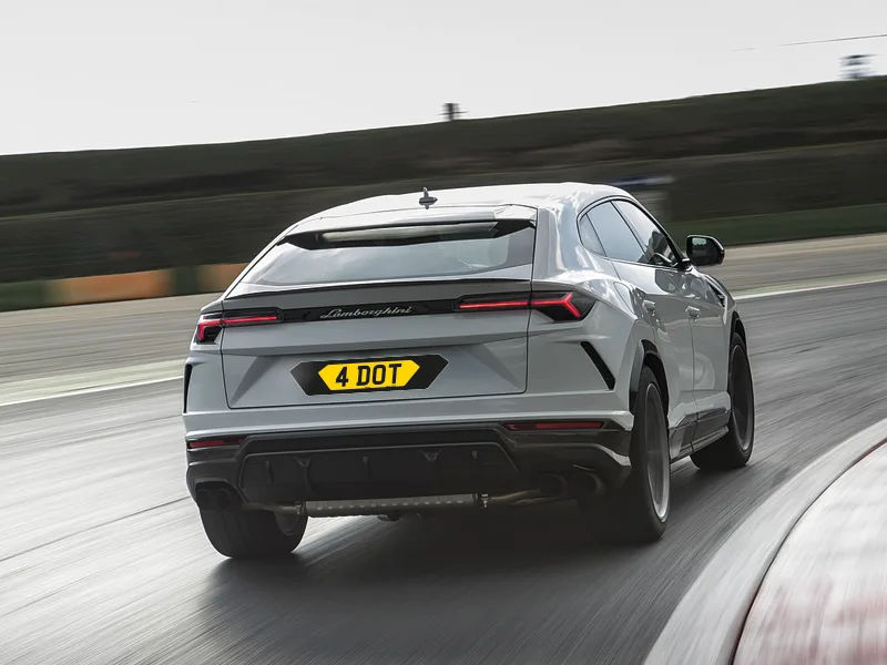 Lamborghini Urus Black Signature Plate Set