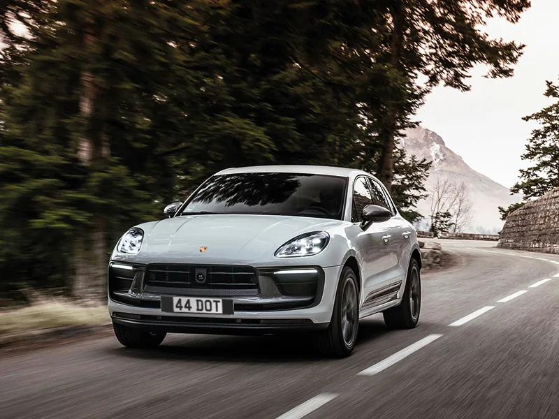 Porsche Macan Black Signature & Classic Plate Set